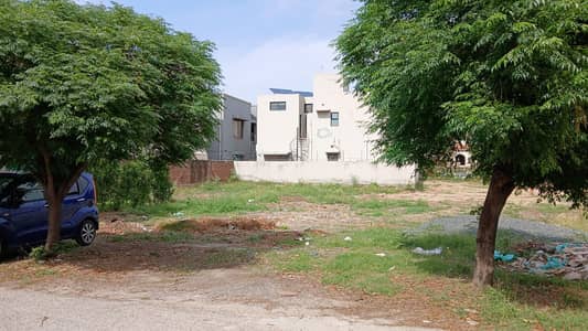 DHA Lahore phase 4 Block kk 9 Marla plot for sale on a marvelous location