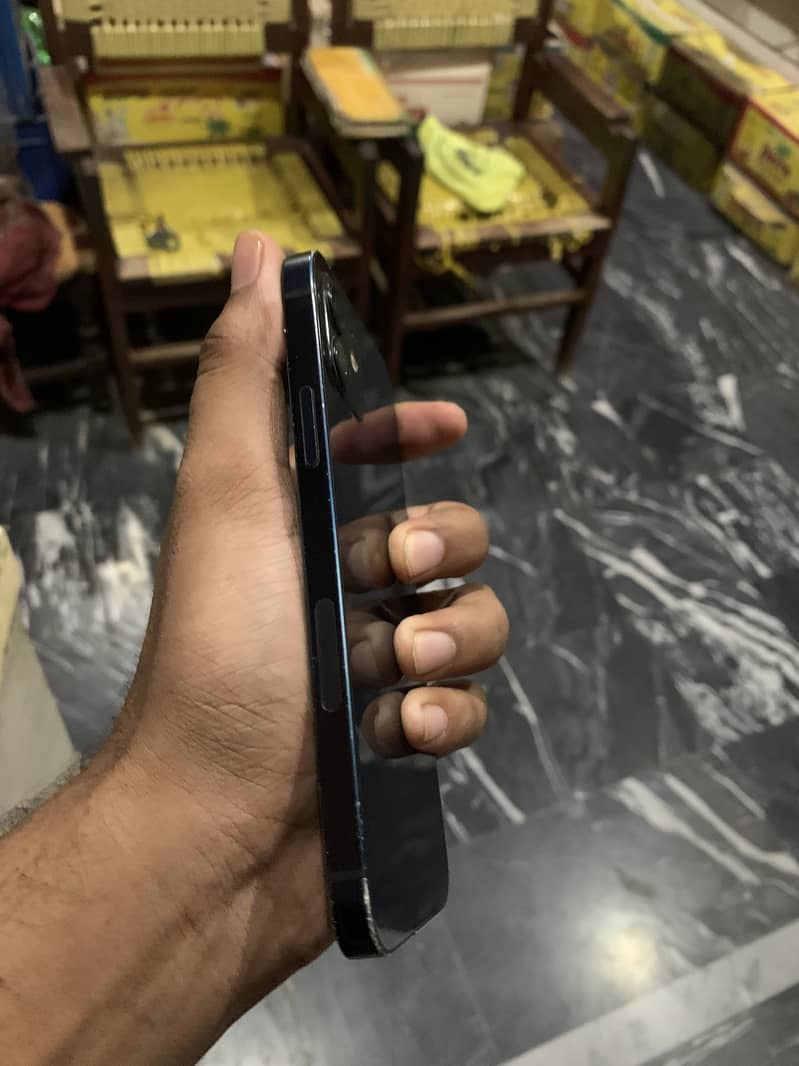 iPhone 12 3