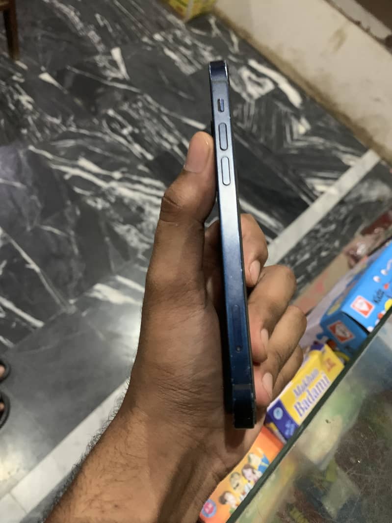 iPhone 12 4