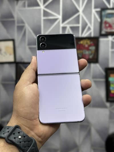 Samsung ZFlip 4 8GB/128GB Pta Approved C 10/10 condition