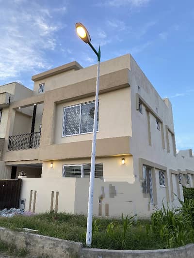 Corner "Spacious 6 Marla House For Rent Ideal Location & Comfort!"Real Pictures