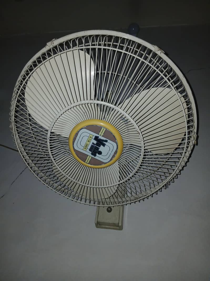 bracket fan 0