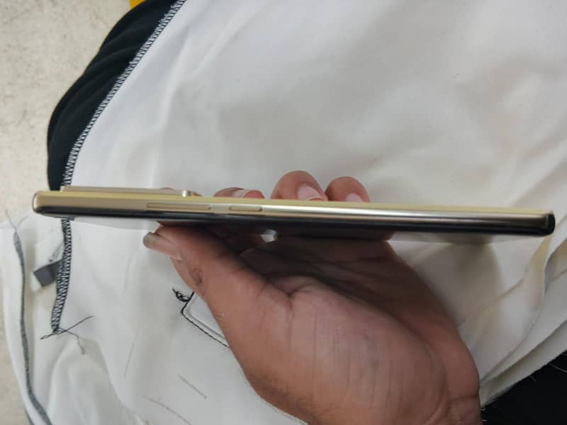 note 40 pro new condition 0