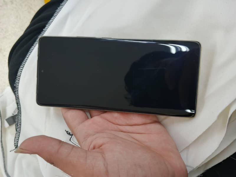 note 40 pro new condition 1