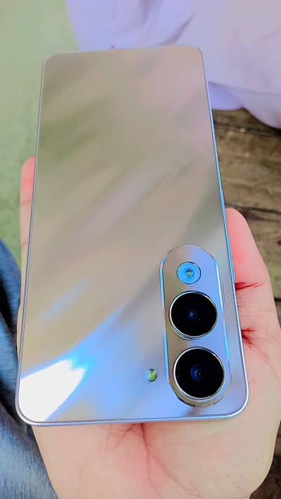 vivo y 04. . . 4+4 ram 64 room