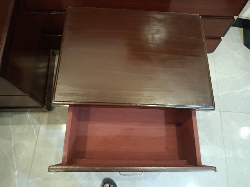 Complete Bed Set with dressing table 8