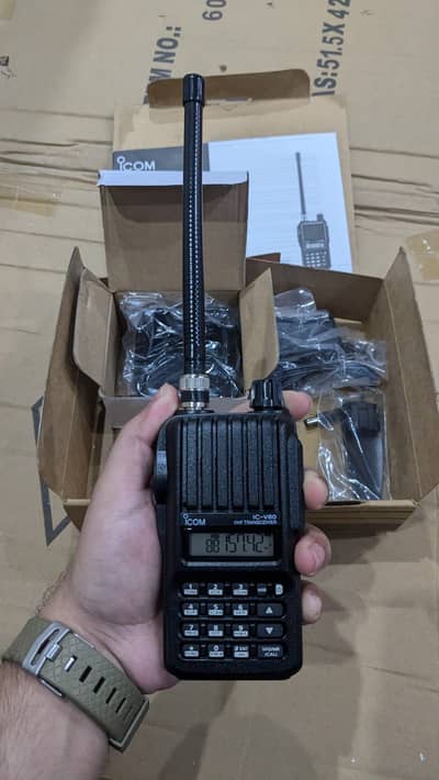 ICOM V80-E |Range 5-10KM Battery 1800 MAH | Walkie Talkie | Wireless