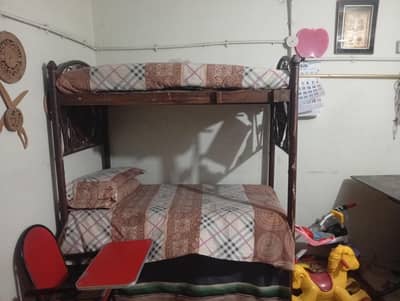 iron bed in good condition