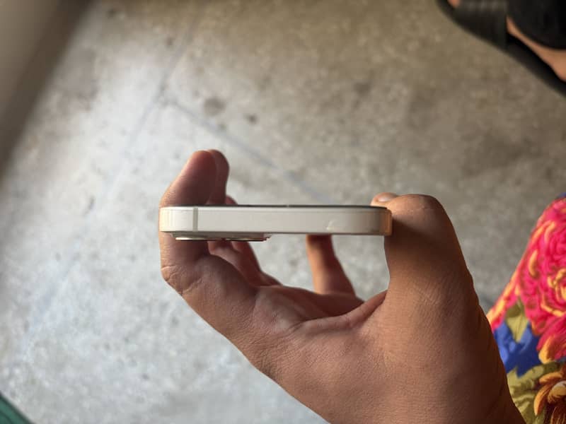 iPhone 13 4