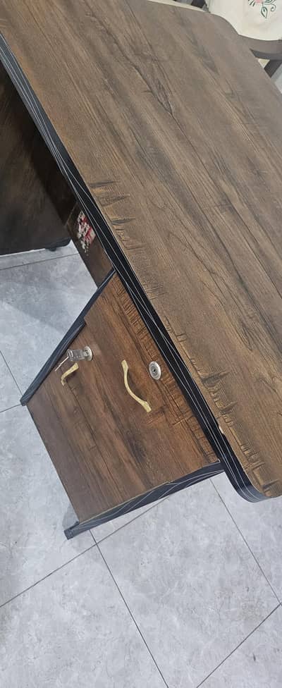 Office table for sale urgent