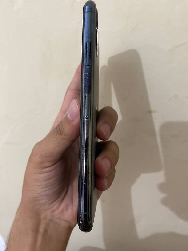 Iphone 11 pro max 4