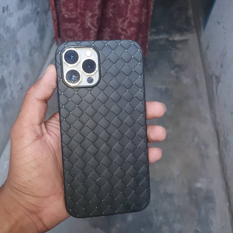 Iphone 12 pro max 4