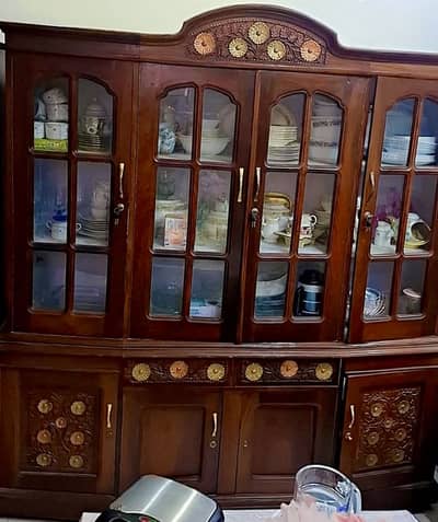 Showcase for kitchen crockery and dinner sets.
