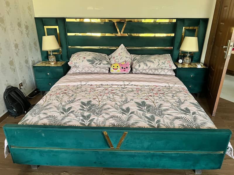 Bed Set - side tables - dressing table with sofa 0
