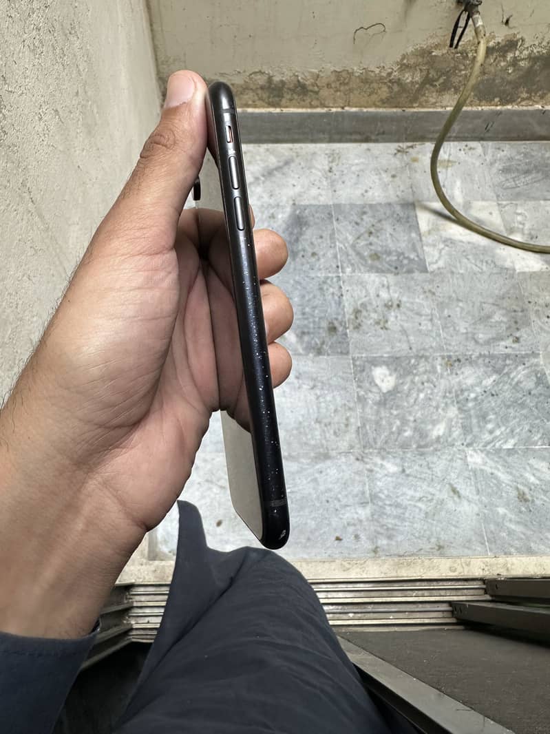 iPhone XR 1