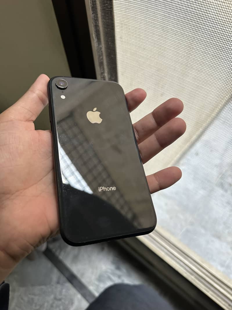 iPhone XR 4