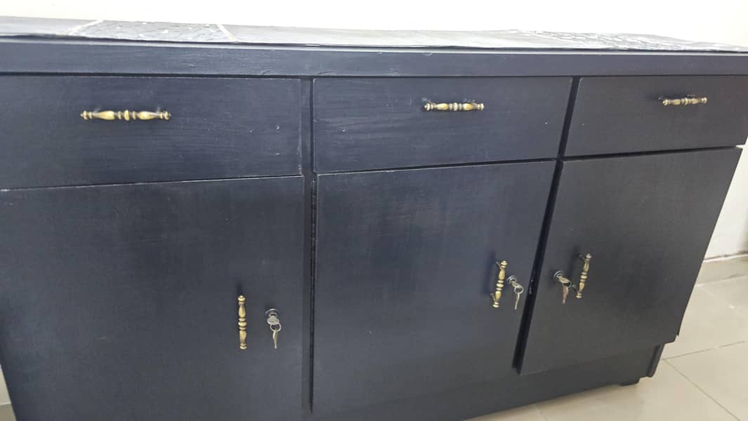 sideboard/cabinet 0