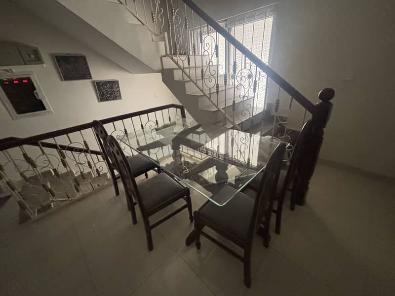 Dining table 0