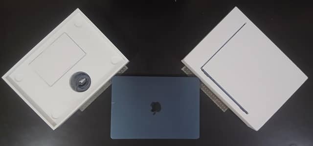 Macbook Air M3, 13" (8/256) Complete Box