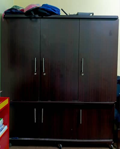 big wardrobe with 3 doors n wheels