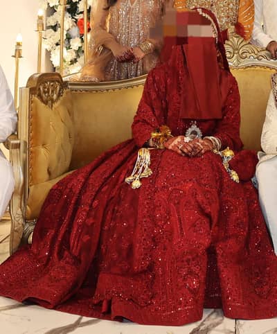Heavy handwork Bridal lehnga jn excellent condition