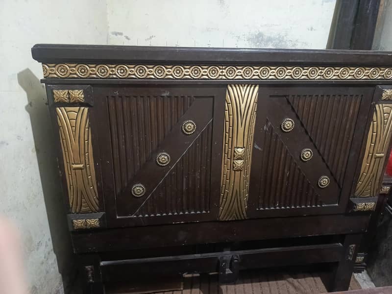 Bed and Dressing Table 0