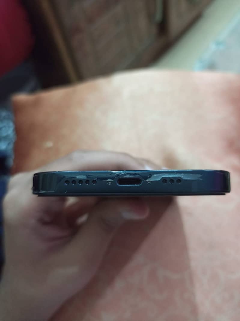 Apple iPhone 13 5