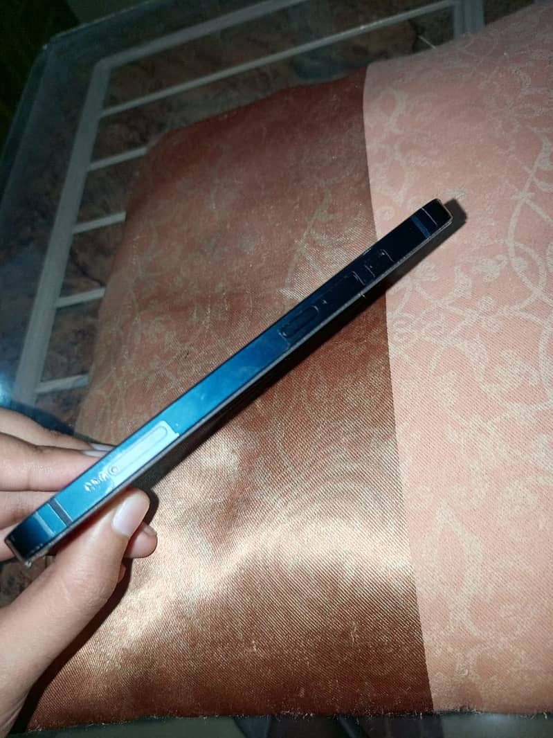 Apple iPhone 13 9