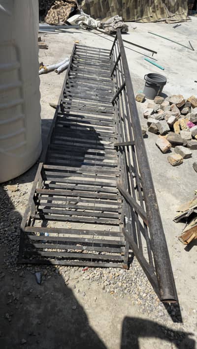 stairs  سیڑھی