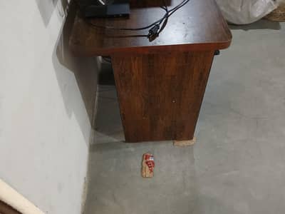 computer Table new fresh condition urgent sale