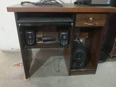 computer Table new fresh condition urgent sale