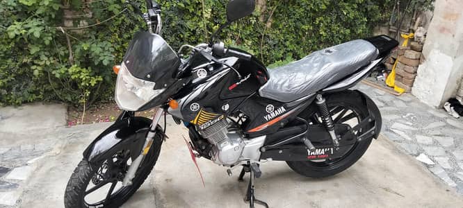 Yamaha ybr black Collier only call 03219063059
