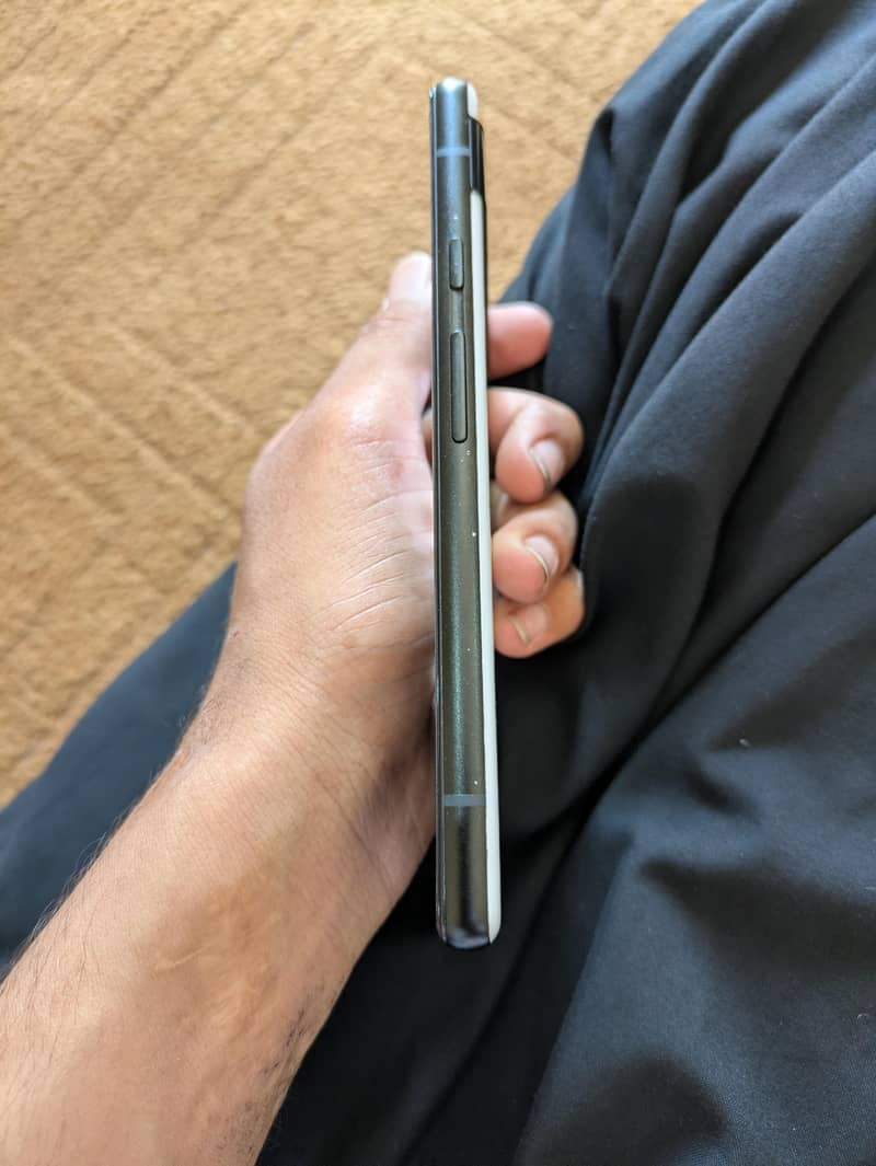 Google pixel 6A 3