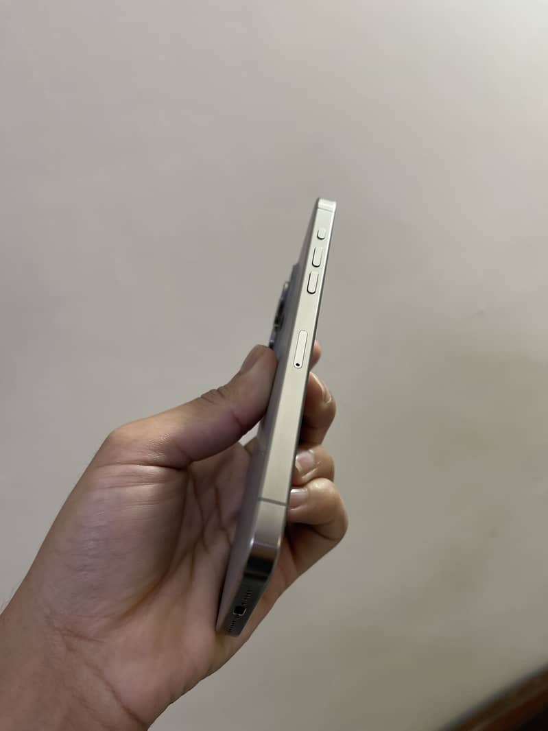 iPhone 15 pro max 2
