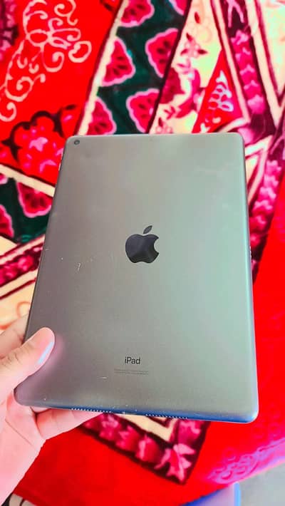 i pad 9th generation with box full ok 82 health 8/10condition
