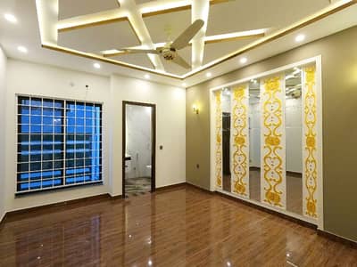A Prime Location House Of 10 Marla In Rs. 140000 For Rent