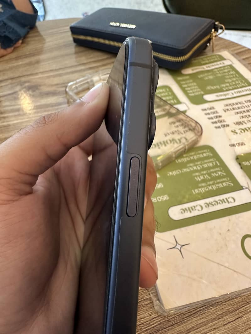 Iphone 17 pro max 3