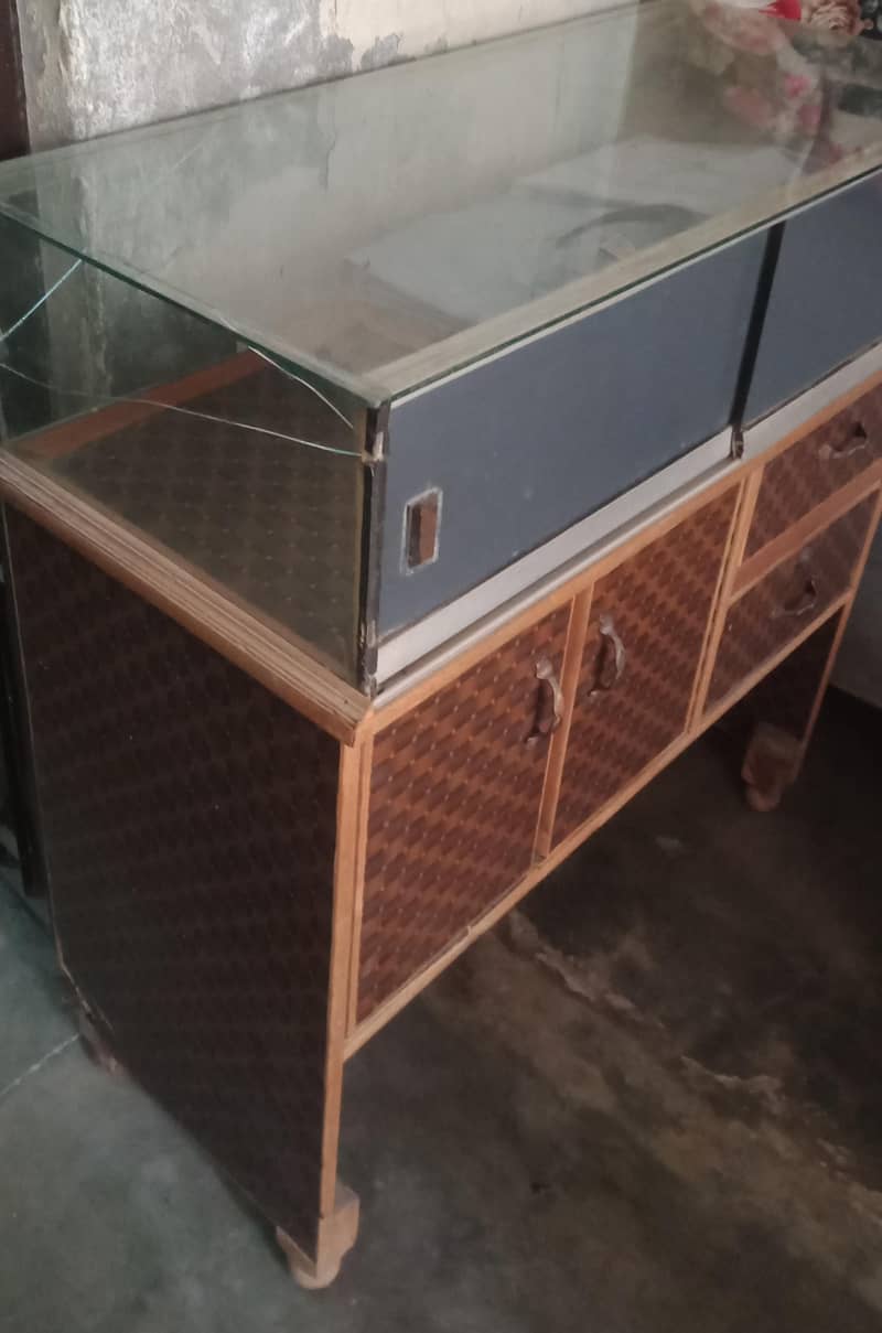 شوکیس کونٹر 1