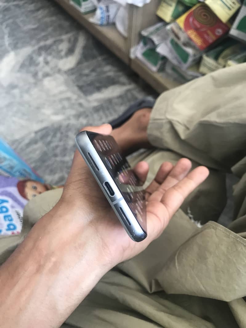 Google pixel 8 4