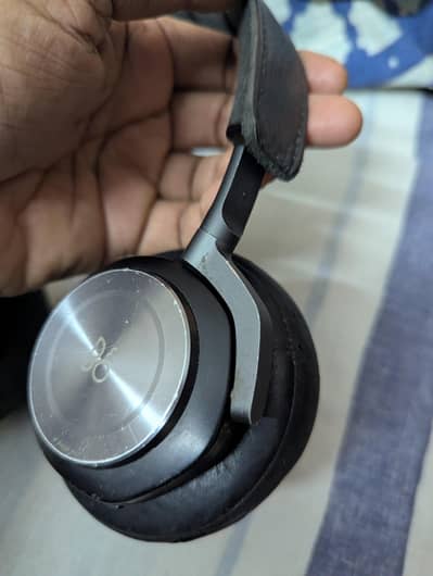 Bang & olfusion h7 next  level of sound very expensive headphone