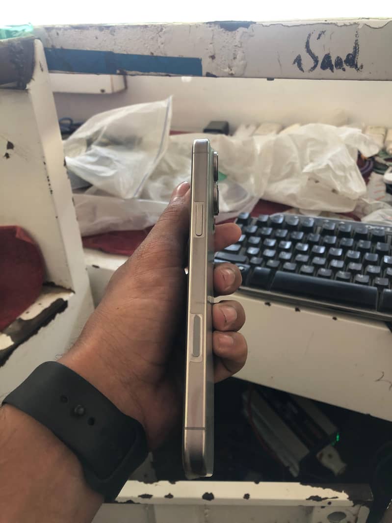 Iphone 16 pro max 1