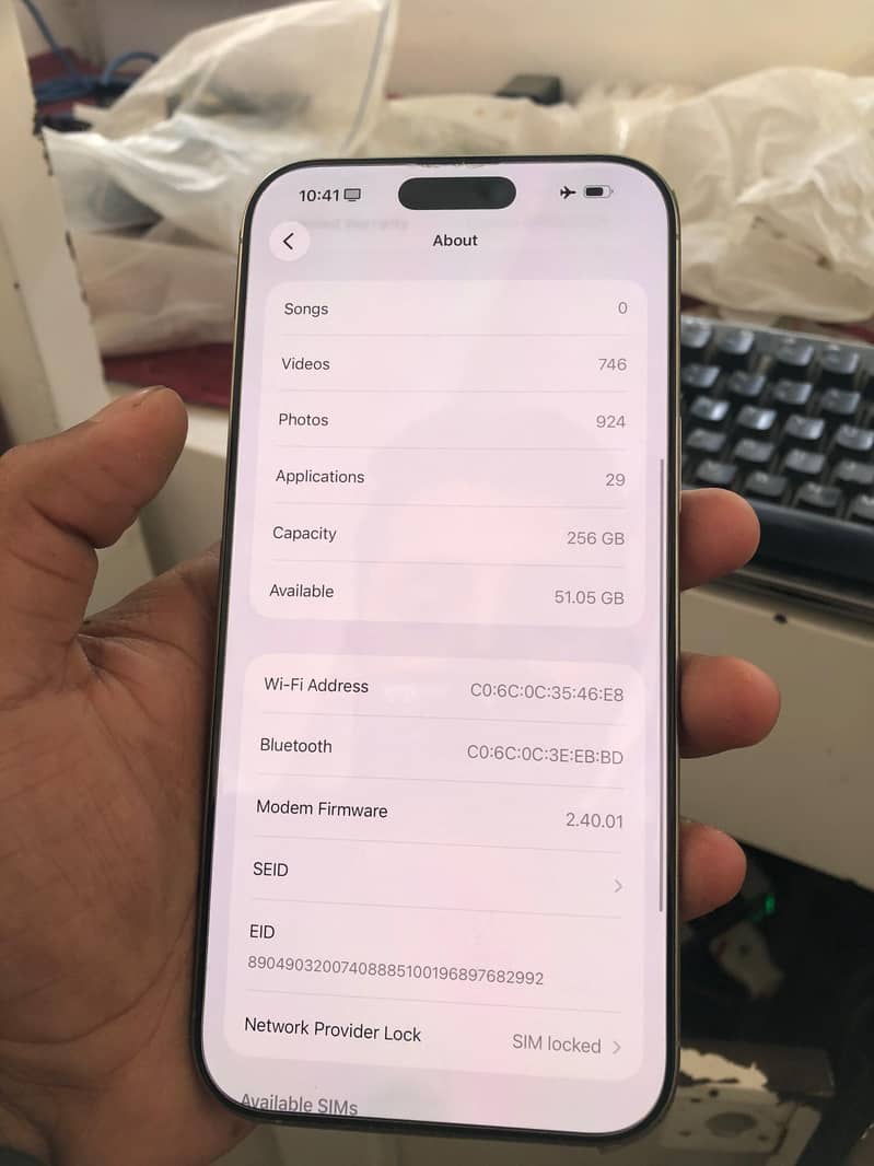 Iphone 16 pro max 4