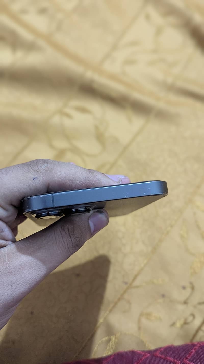 iphone 12 pro max 4