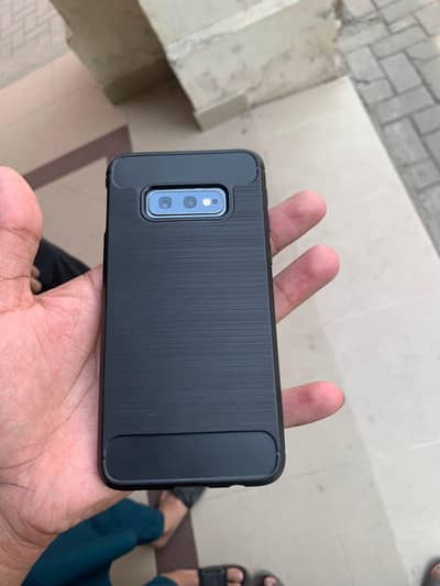 Samsung s10e
