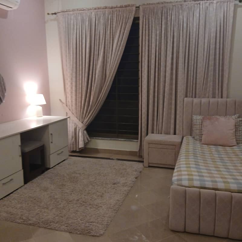 single bed with 1 side table 1