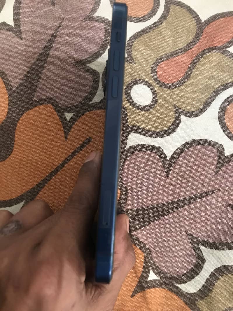 IPhone 12 3