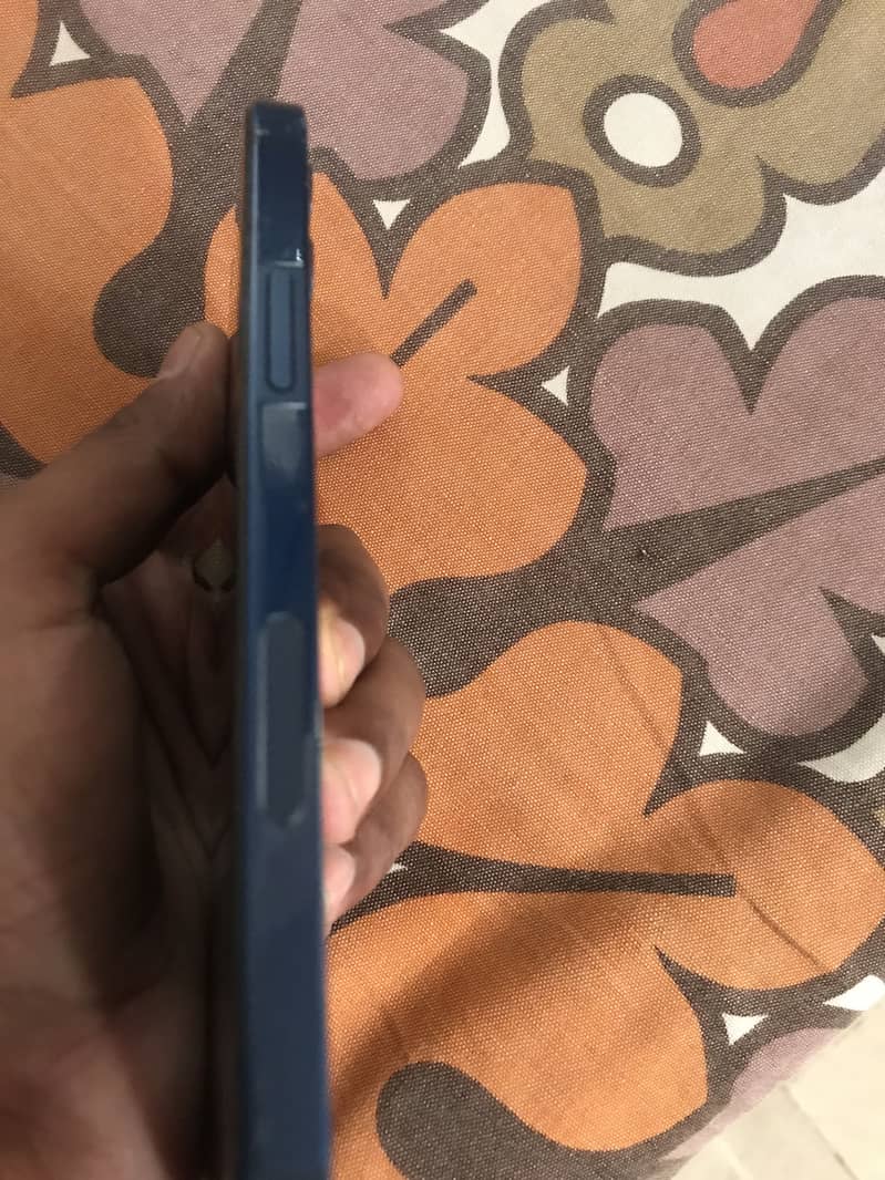 IPhone 12 4