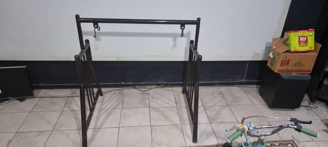 Jhoola Iron Stand