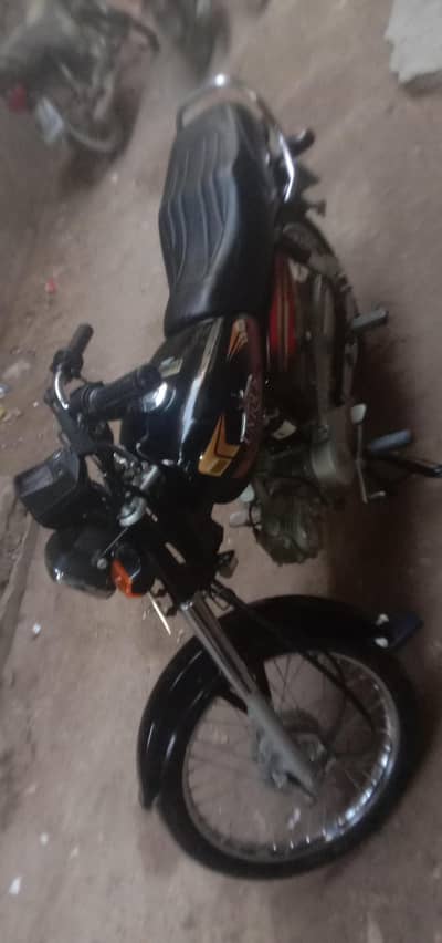 unique Plus 70cc motorcycle Model 2025 Karachi number for sale