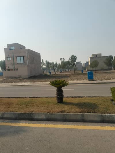 I Sell 10 Marla PLOT IN BAHRIA Orchard Lahore